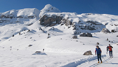 Jaca deportiva, aventura, escalada, esquí, nieve, hielo, senderismo...