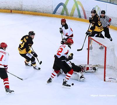 La Continental Cup abre las competiciones de hockey hielo en Jaca