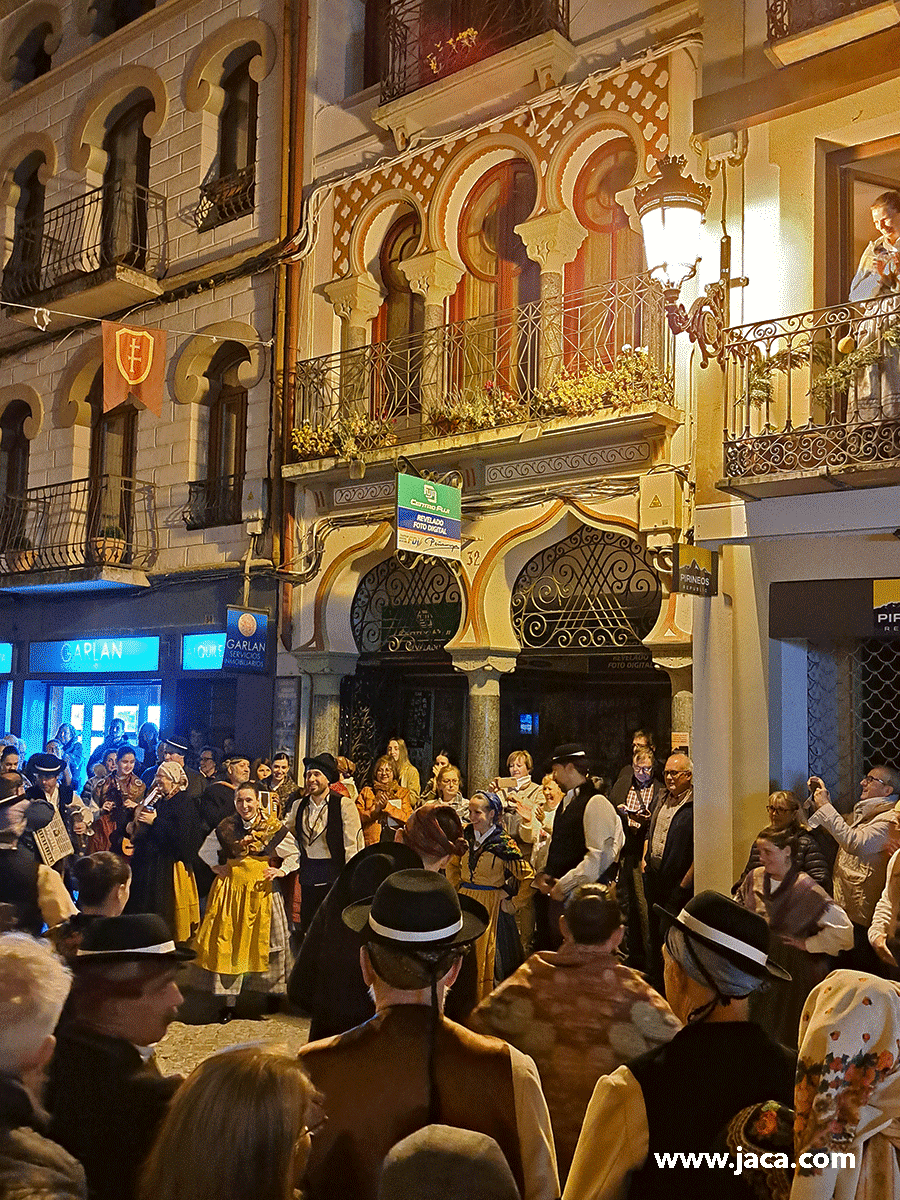 Enramadas y ronda de los Mayos en Jaca
