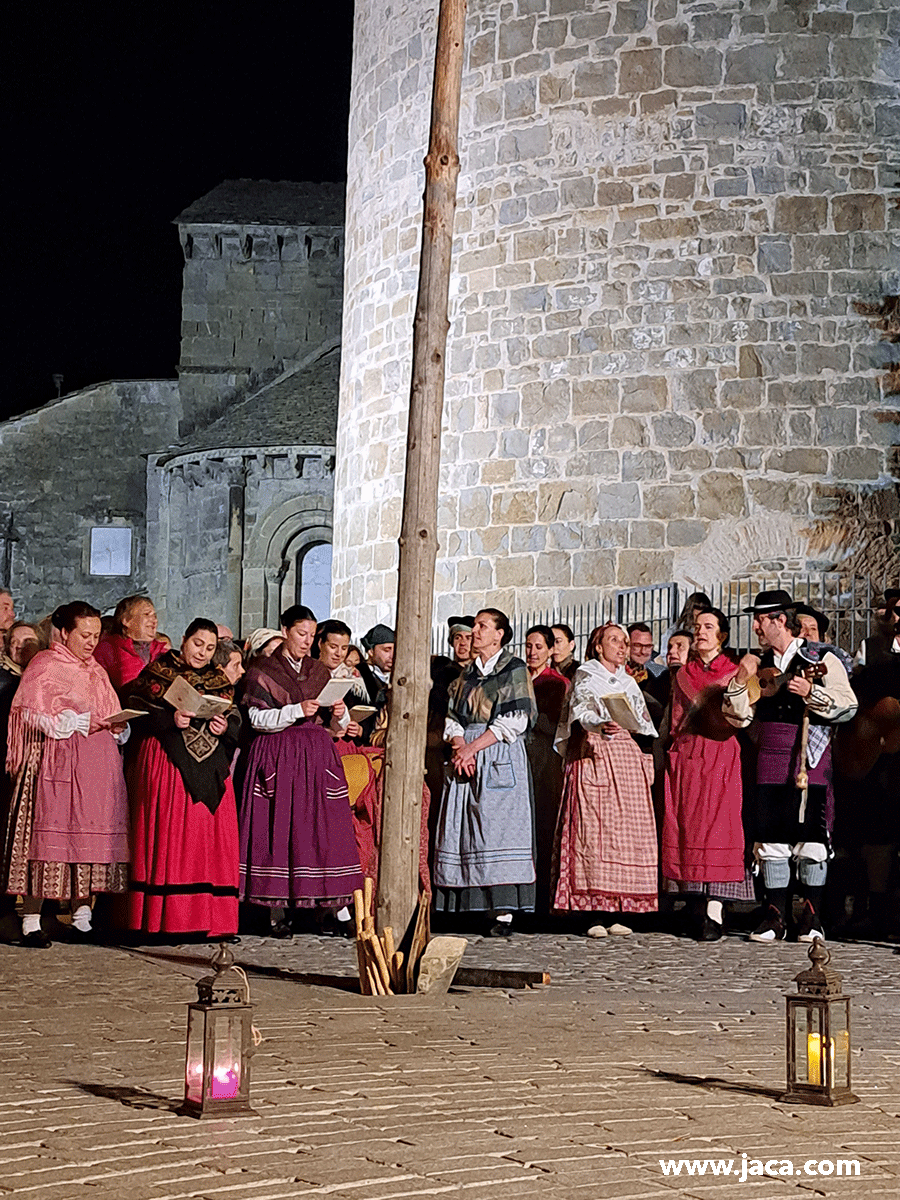 Enramadas y ronda de los Mayos en Jaca
