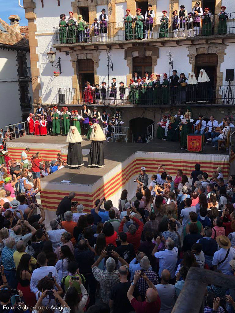 Una fiesta declarada de Interés Turístico Nacional, y celebrada el último domingo de agosto desde hace más de 50 años. El día grande será el domingo 25, con los actos tradicionales, pero las actividades comenzarán ya el viernes con una ronda de jotas por las calles de la localidad ansotana (a las 22:30h) y el sábado a las 19h, se representará la obra "Muga, una historia de paz".⭐  Fiesta de Interés Turístico Nacional 