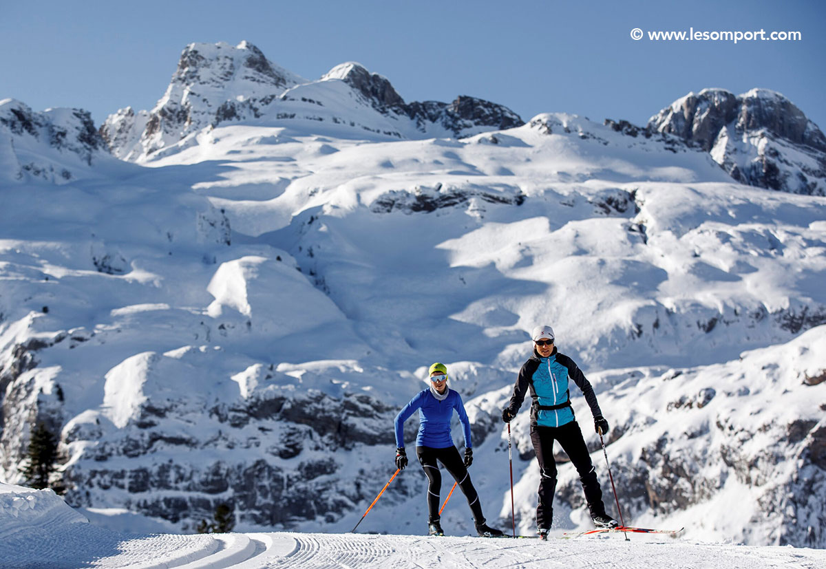 Las nevadas de los últimos días también permiten que este jueves abra sus puertas el Espacio Nórdico Somport (esquí de fondo, raquetas, spa y restaurante) y aunque aún no podemos informar de espesores y kilómetros (parte de nieve en este enlace) es una fantástica noticia para los practicantes del esquí de fondo. 