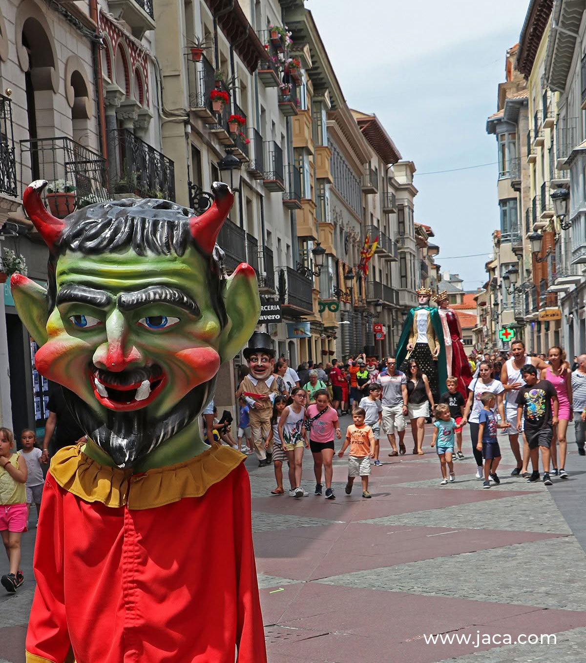 Todo listo para una semana de fiestas en Jaca: tradición, música y actividades para todos